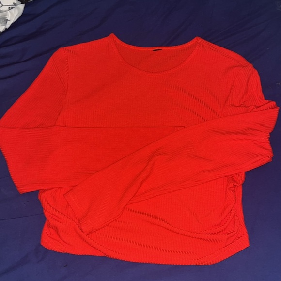 Red, side rouching crop top. - Picture 5 of 6